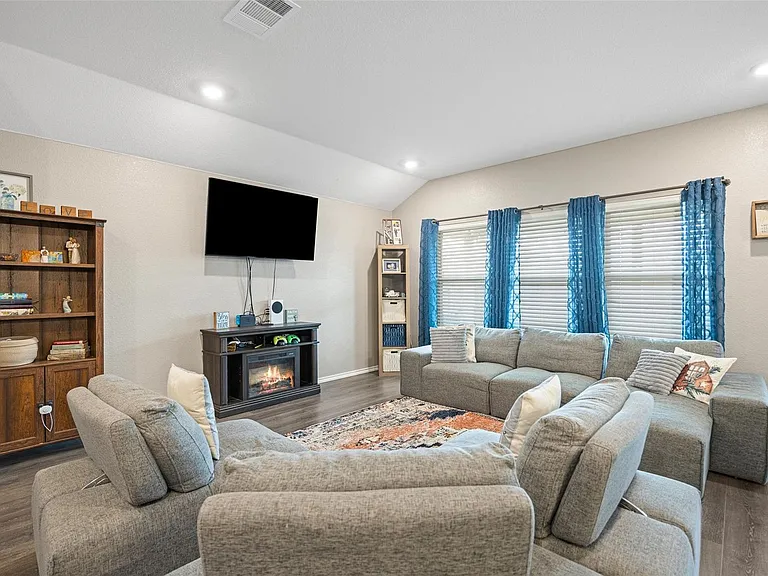 904 Saddle Horn Way — Photo 6