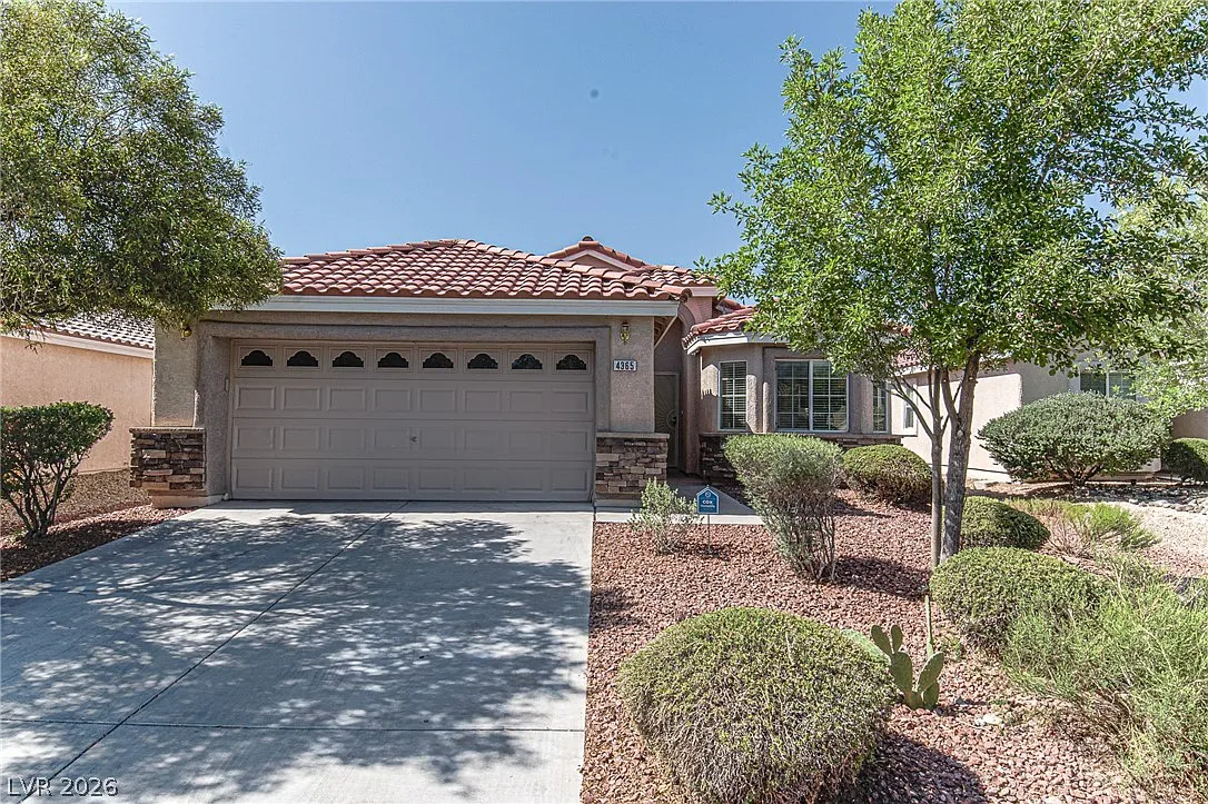 3 bed, 2.0 bath, 1598 sqft, $2,100 — Photo 1
