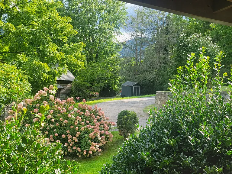 11 Crystalwood Ln — Photo 7