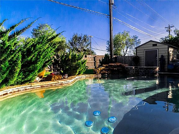5th image of 5201 Winchester Dr