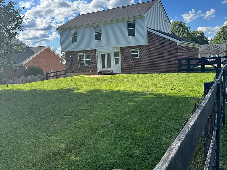 2202 Parliament Ct — Photo 3