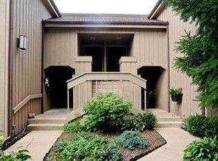 776D Oak Hill Rd #D, Lake Barrington, IL 60010