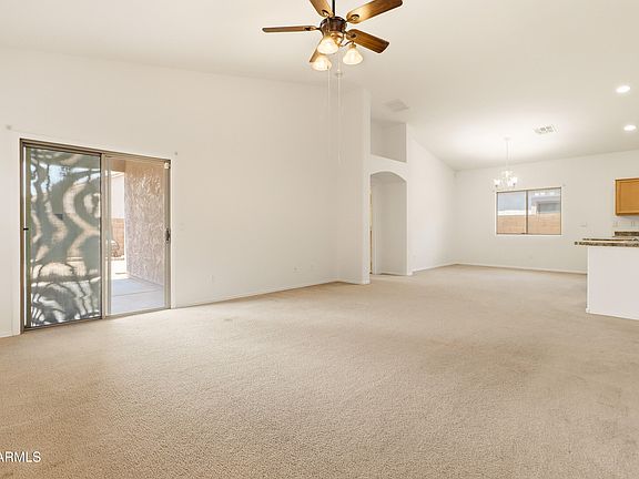 3rd image of 1733 E DESERT BREEZE Place