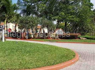 1209 The Pointe Dr, West Palm Beach, FL 33409