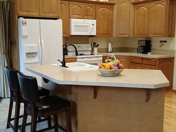Kitchen
						:
						kitchen w/ hard wood floor