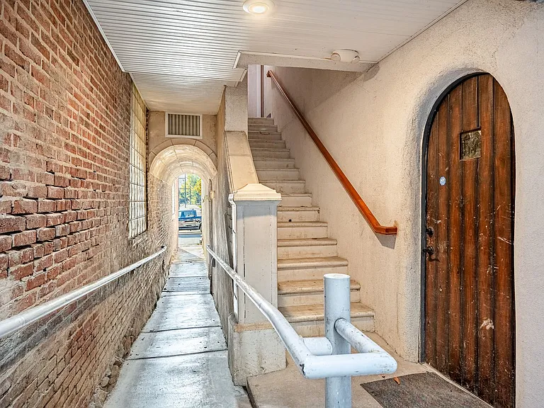 235 E Market St #2-6 — Photo 19