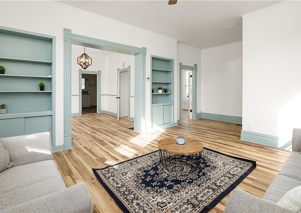 1st image of 301 E Mitchell St