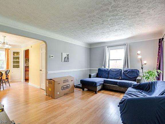 4th image of 1367 Churchill Rd
