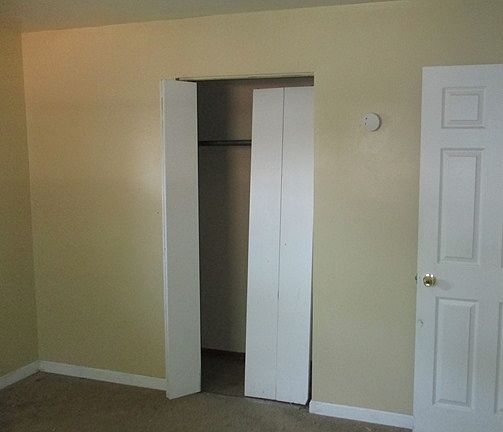 4th image of 1553 Dayton Ave
