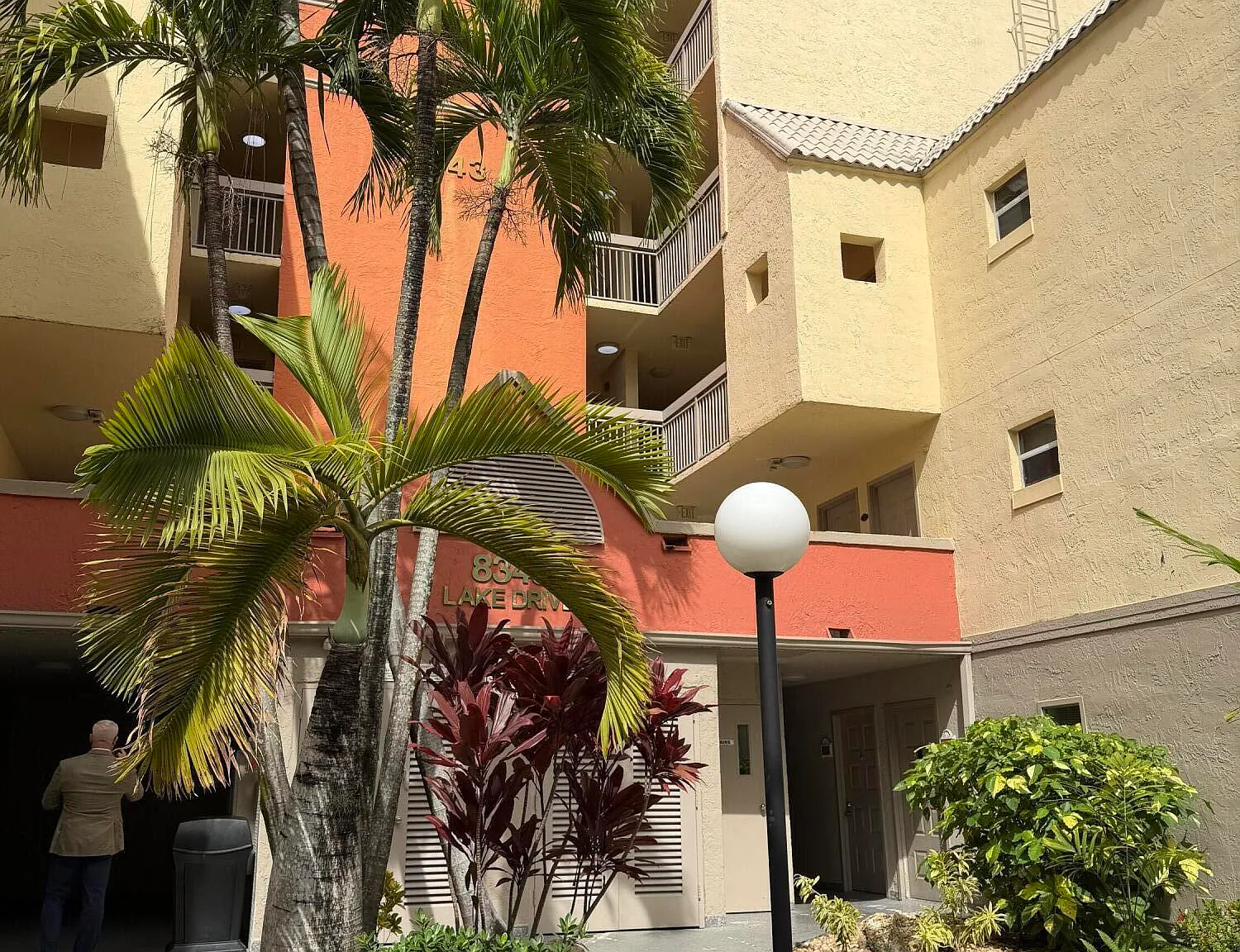 1 bed, 1.0 bath, 810 sqft, $1,925 — Photo 1