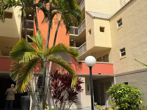 8343 Lake Dr, Doral, FL