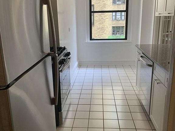 3rd image of 210 E 68th St APT 6J