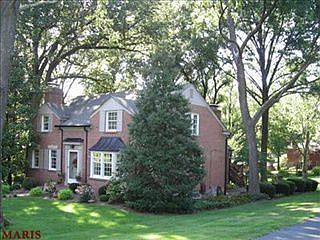 2nd image of 33 Grantwood Ln