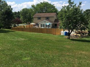 9 Canterbury Dr, Chambersburg, PA 17201