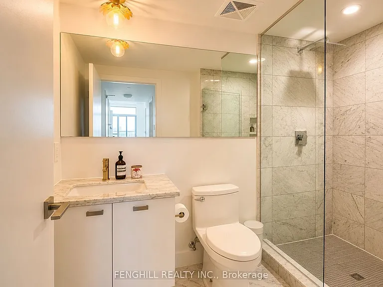32 Davenport Rd #1108 — Photo 11