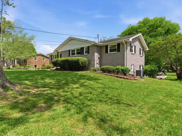 141 Maple Dr, Hendersonville, TN 37075