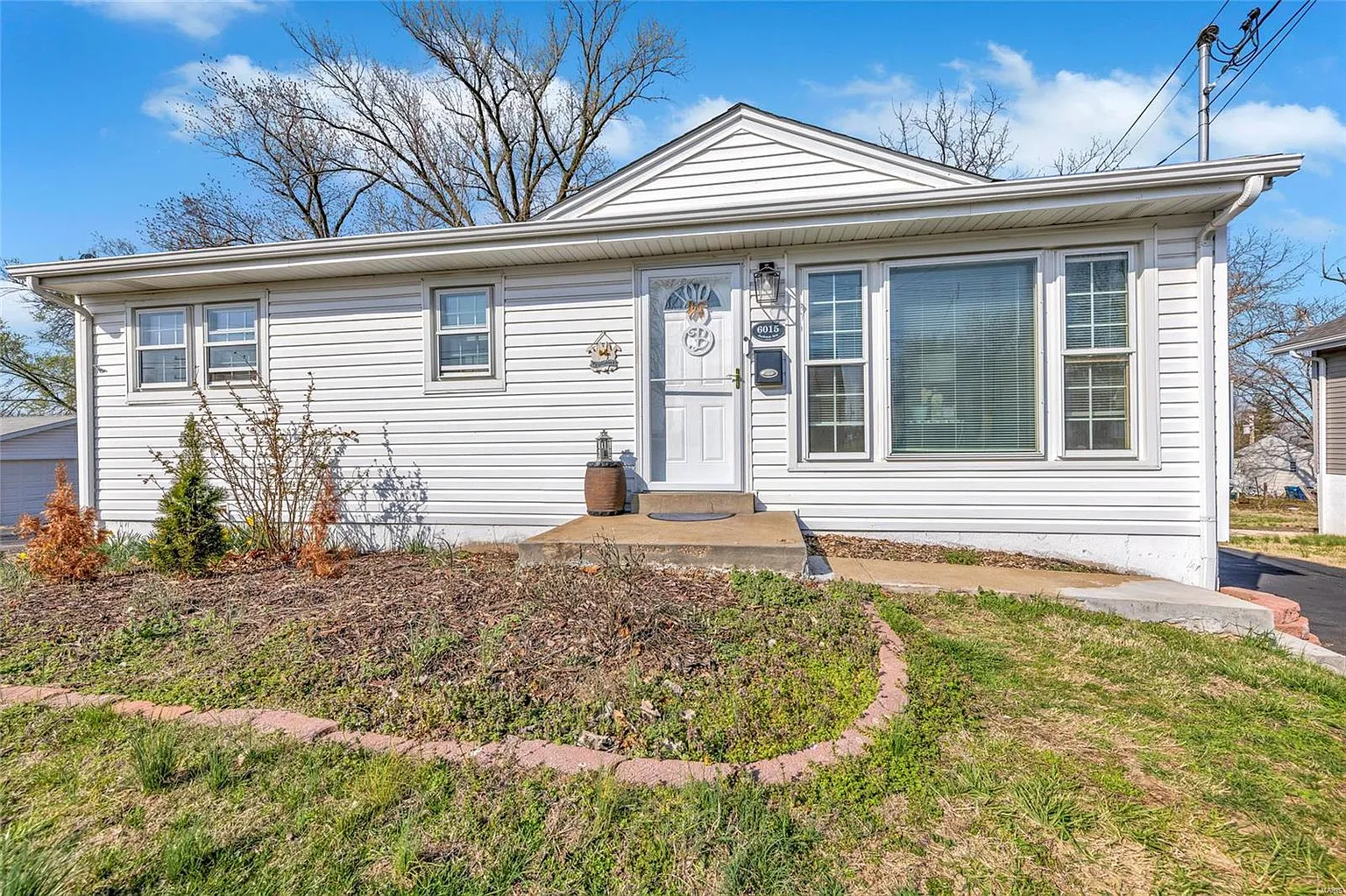 6015 Jackson Ave photo 1
