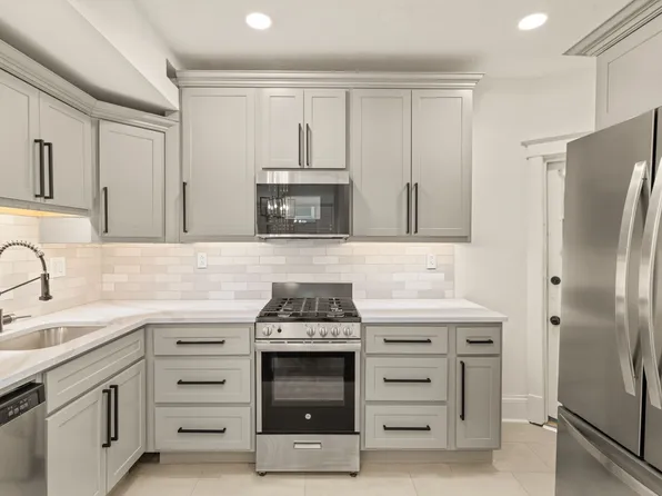 4371 Forest Park Ave APT 2E, Saint Louis, MO 63108