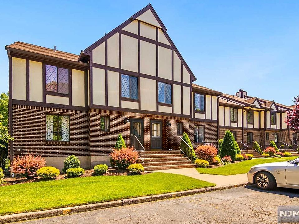 1st image of 33 Holiday Ct