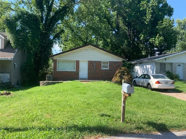12047 Larimore Rd, Saint Louis, MO 63138