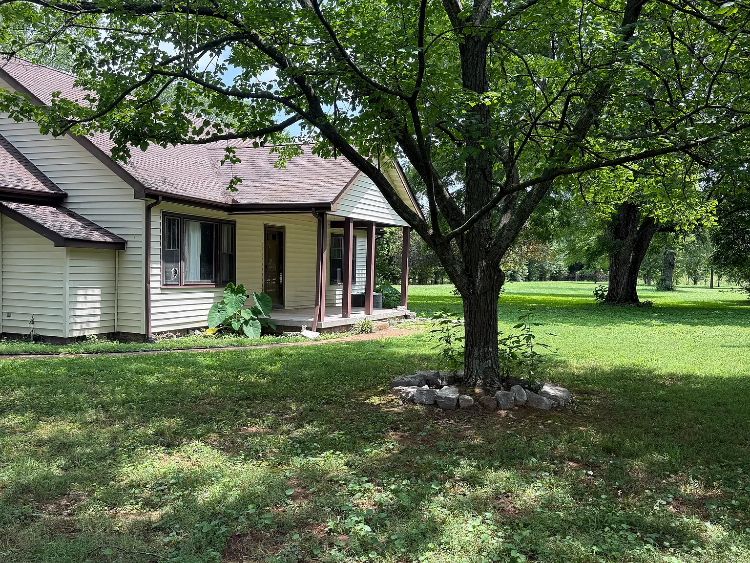 2 bed, 1800 sqft, $1,850 — Photo 2
