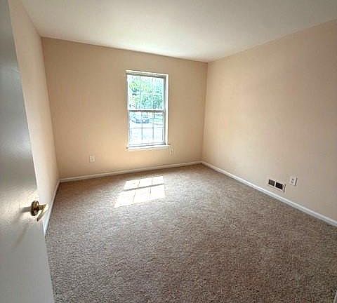 5th image of 3801 Saxony Dr