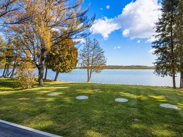 4843 S Skyline Dr, Cedar, MI 49621