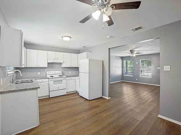 342 Consuelo — Photo 11
