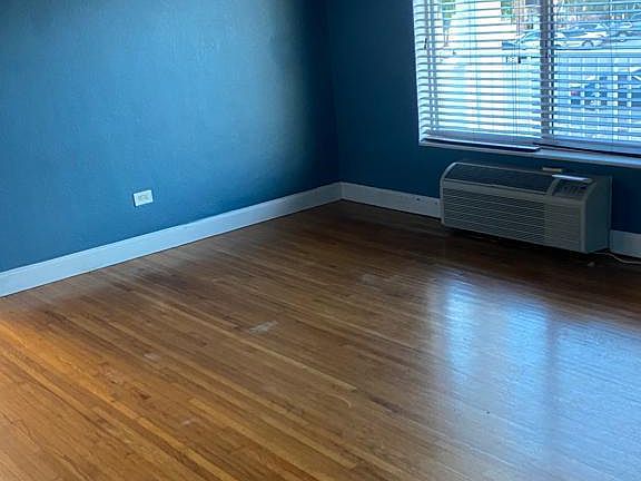 5th image of 501 74th St APT 2B