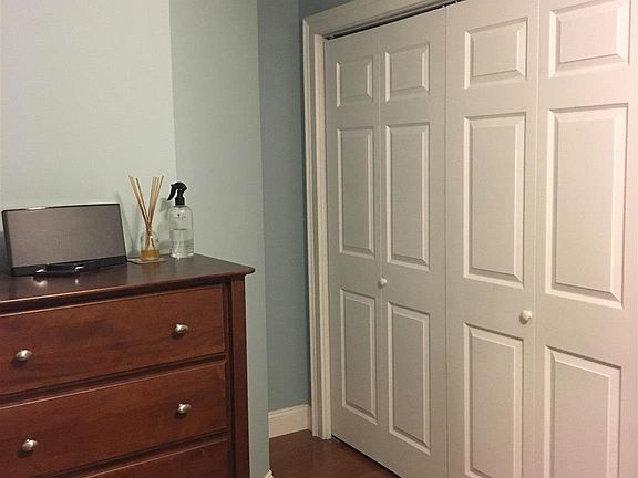 4th image of 38 Waterbury St