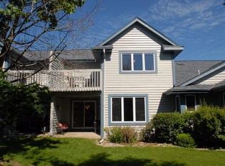 907 Bay View Cir, Mukwonago, WI 53149