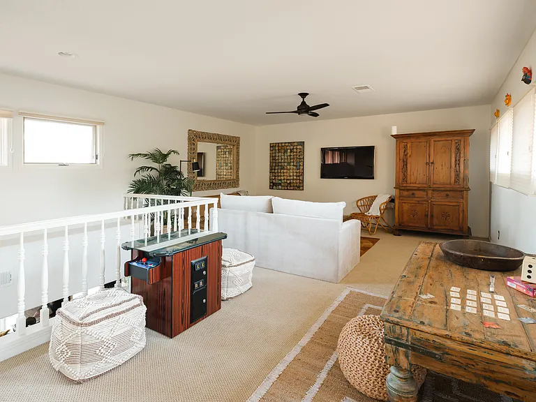 Country Rose Cir — Photo 31