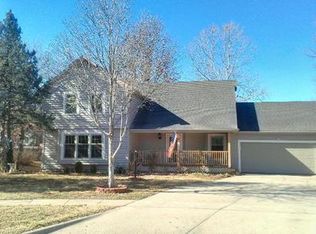 6110 SW Brookfield Cir, Topeka, KS 66614