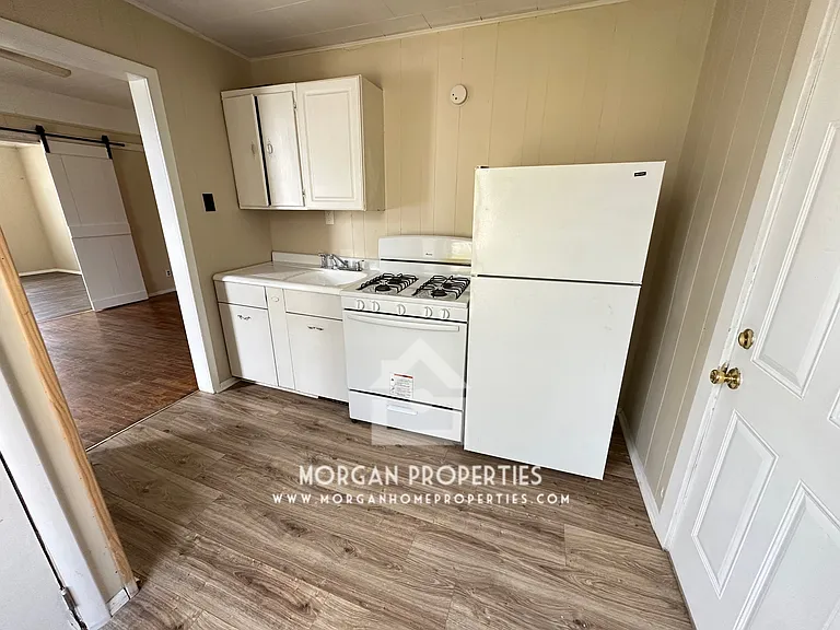 820 W Howard St — Photo 2