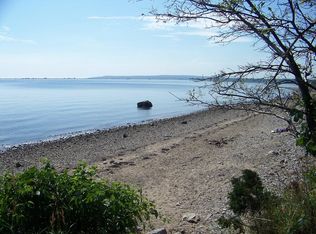 30 Holmes Ter, Plymouth, MA 02360