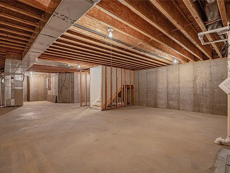 6608 Mine Dr — Photo 32
