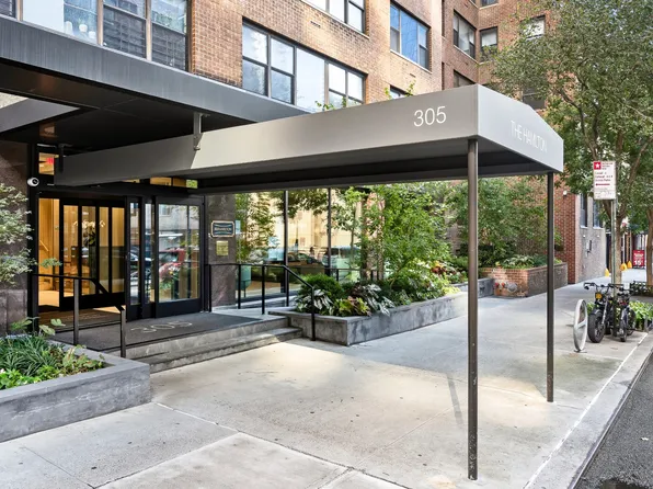 305 East 40th Street image 18 of 19