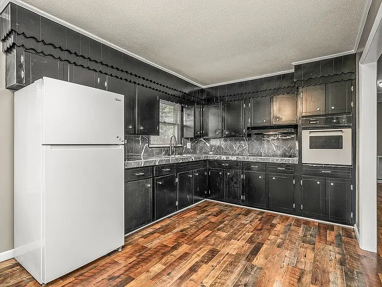 63 Grandview Dr — Photo 2