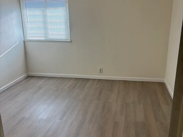 1004 N Jones Blvd #D — Photo 6