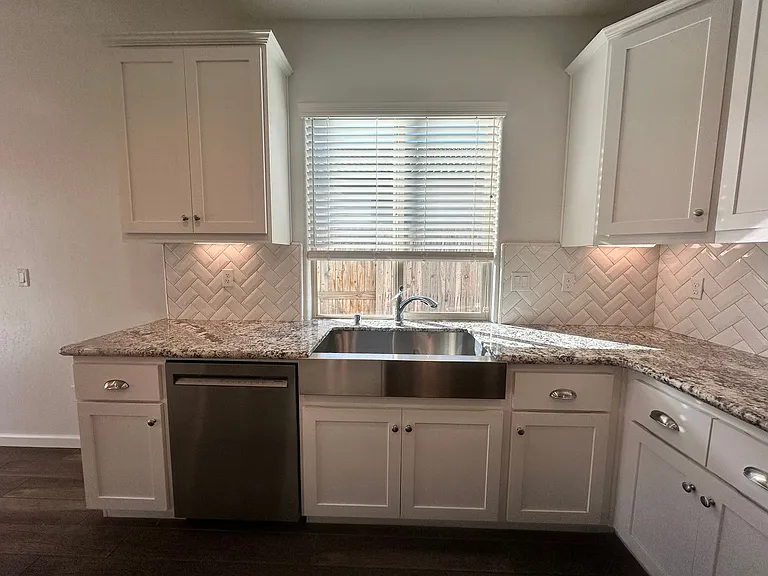 1620 W Porter Ave — Photo 17