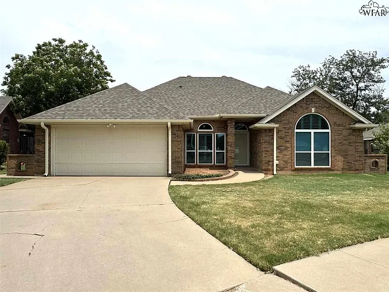 4845 Shenandoah Dr — Photo 1