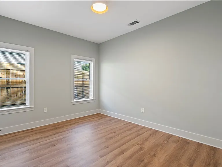 1072 Bruce St — Photo 17