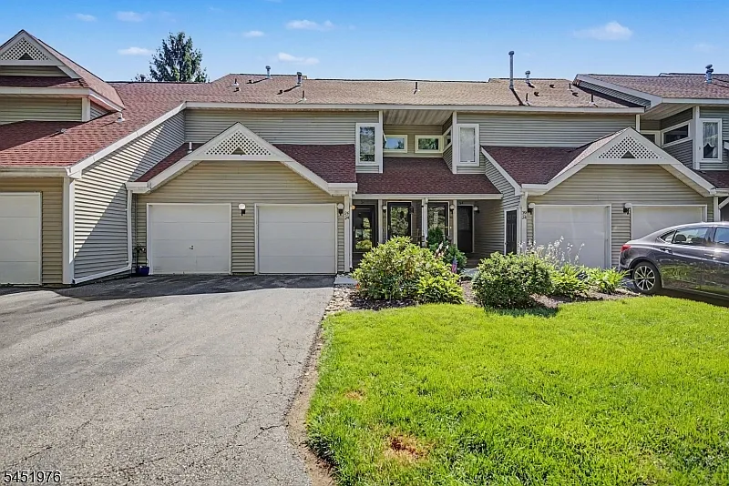 2 bed, 2.5 bath, $2,750 — Photo 1