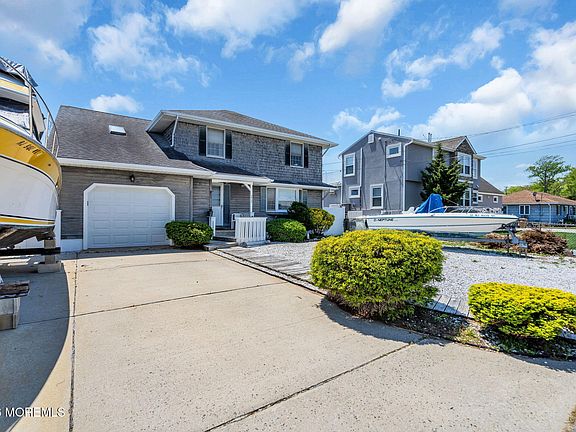 4th image of 212 Cypress Drive
