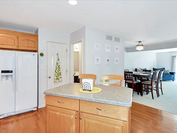 5th image of 7711 Richardson Ln