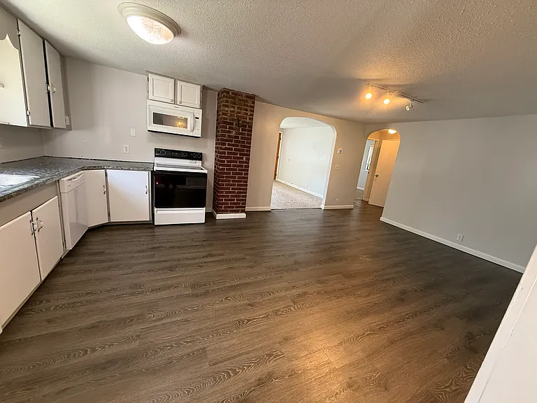 403 Division St — Photo 10