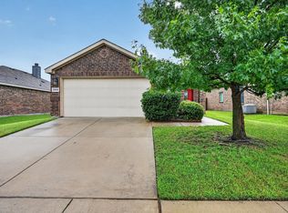 1325 Cheyenne Dr, Aubrey, TX 76227