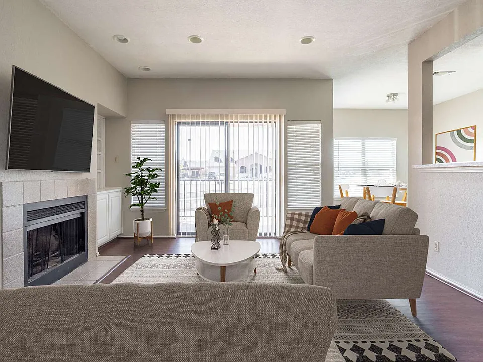 400 E Pearl St #203