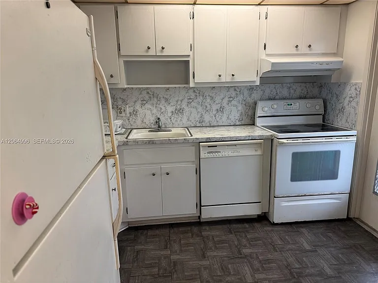 950 Hillcrest Dr #411 — Photo 5