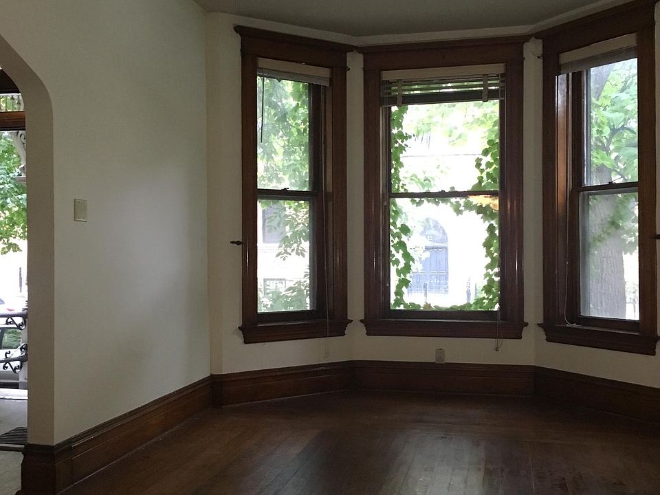 1st image of 912 N Hoyne Ave #1